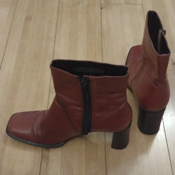 Principles Red Square Toe Boots.Leather upper.Size 7.5 - Picture 3 of 7